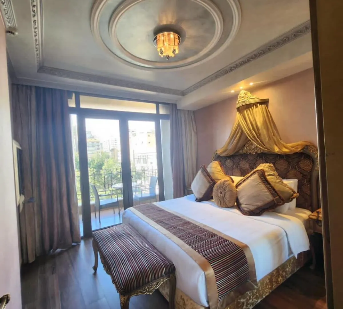فندق كيو بيروت 4*,  لبنان