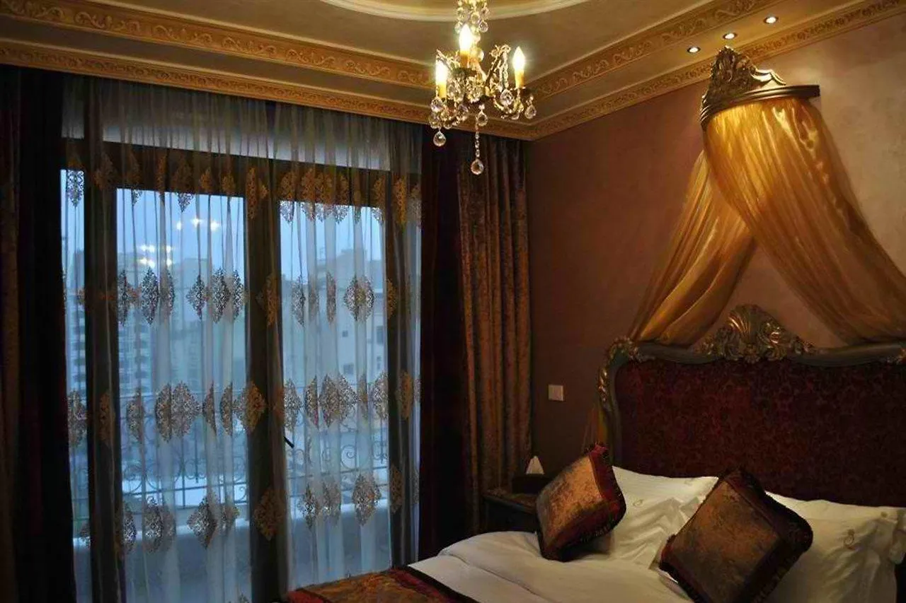 Q Hotel Beirut 4*,